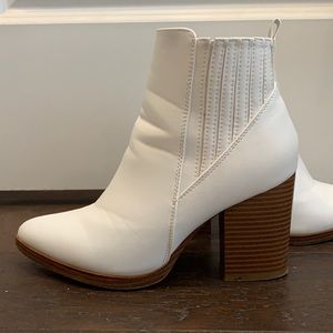 JADE-3 WHITE bootie